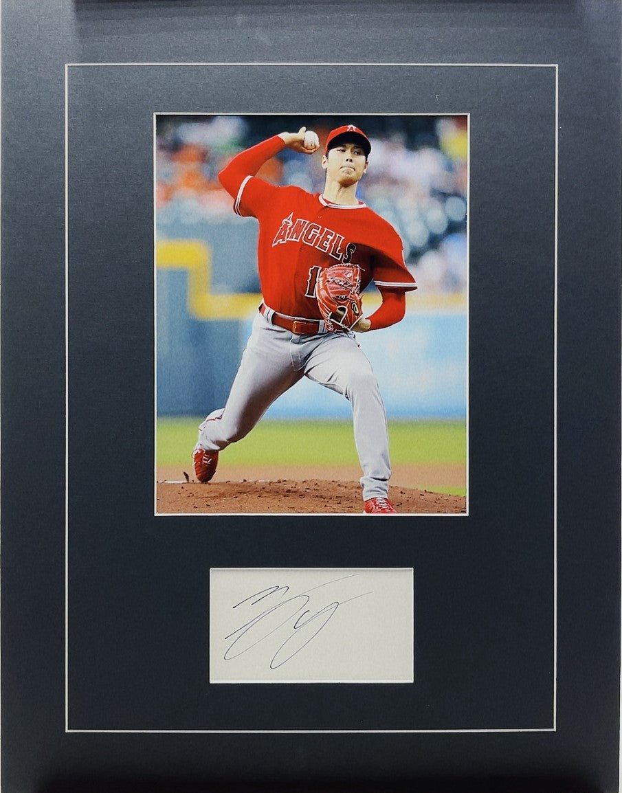 大谷翔平￼￼エンゼルス時代の直筆サインフォト￼ 大谷翔平選手 エンゼルス時代の直筆カットサイン 写真 COA付属